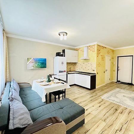 Vostochnyi Park Apartament In The Center Of Almaty Apartment Exterior photo