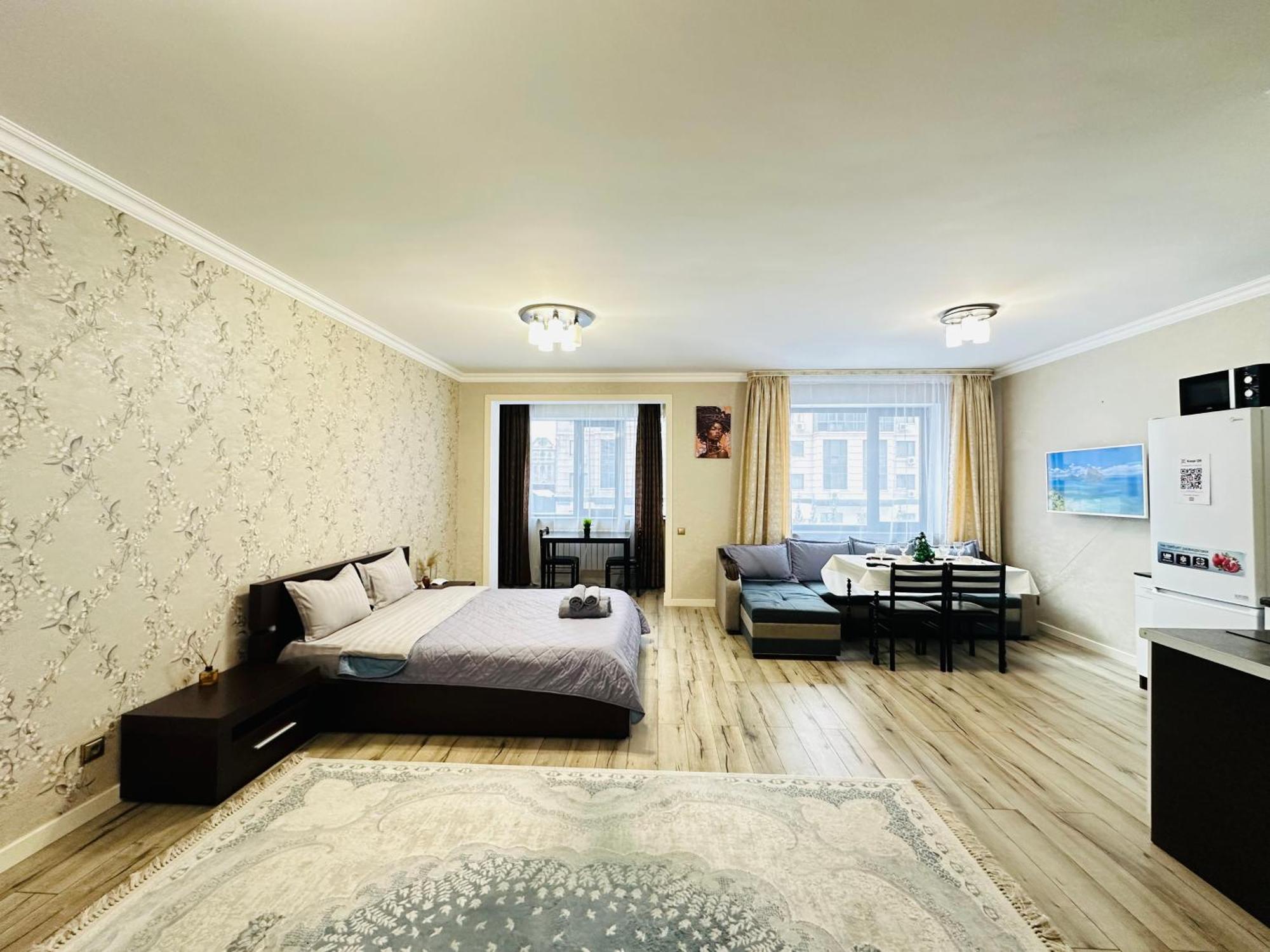 Vostochnyi Park Apartament In The Center Of Almaty Apartment Exterior photo