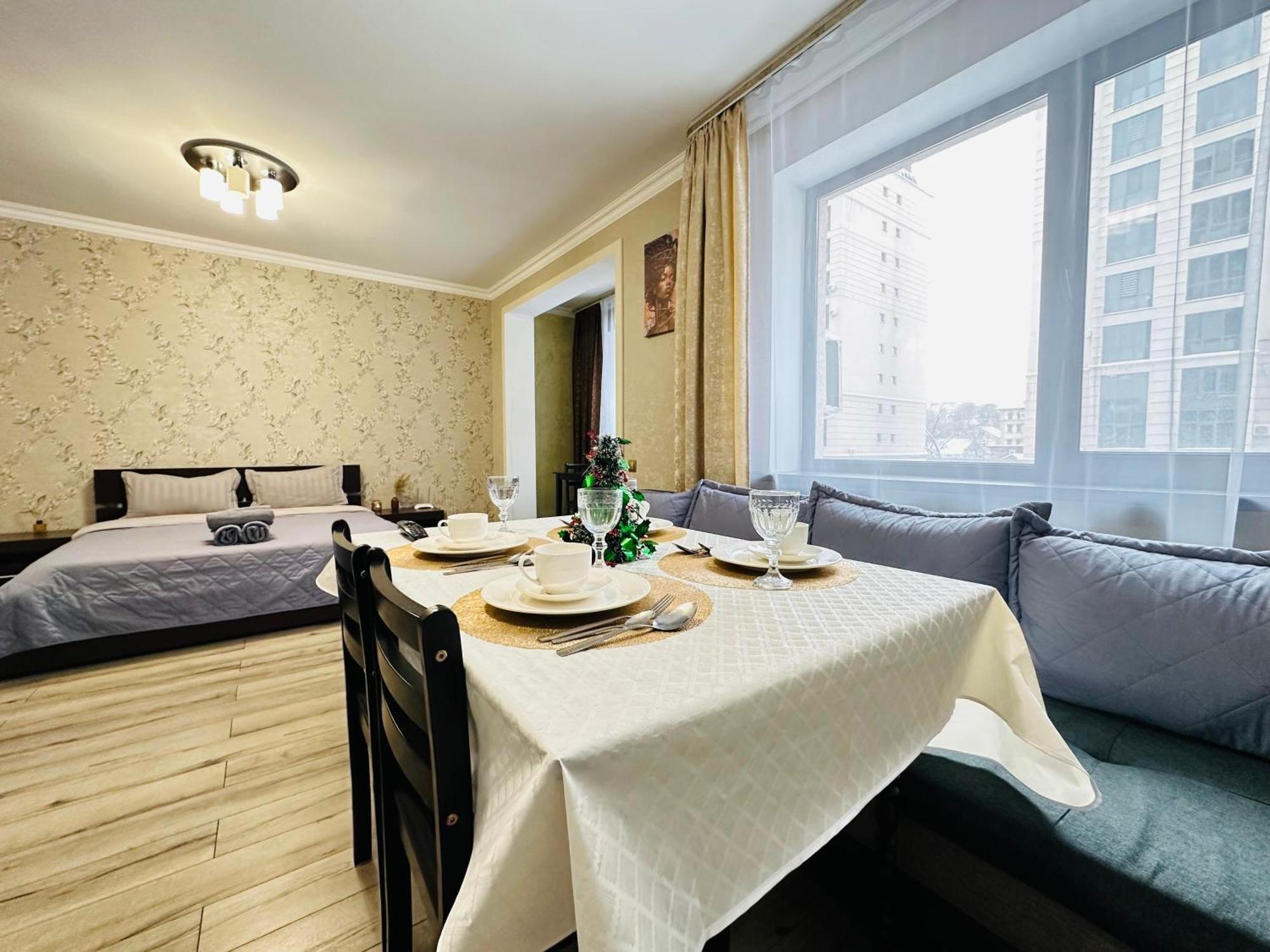 Vostochnyi Park Apartament In The Center Of Almaty Apartment Exterior photo