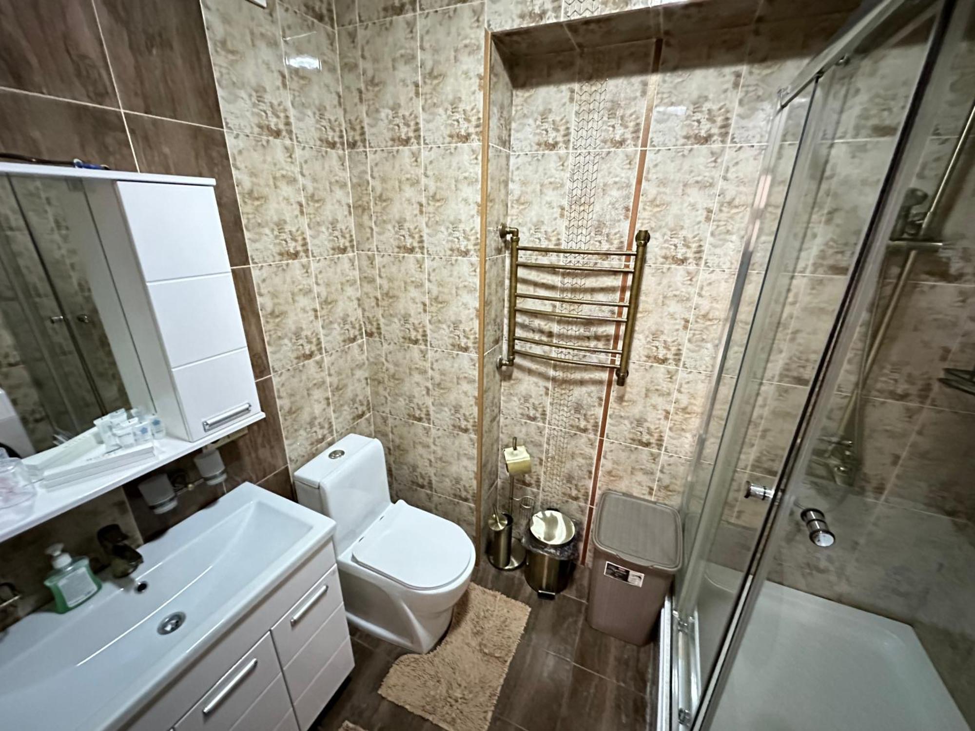 Vostochnyi Park Apartament In The Center Of Almaty Apartment Exterior photo